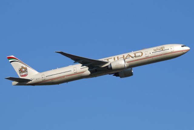 BOEING 777-300ER (A6-ETJ)