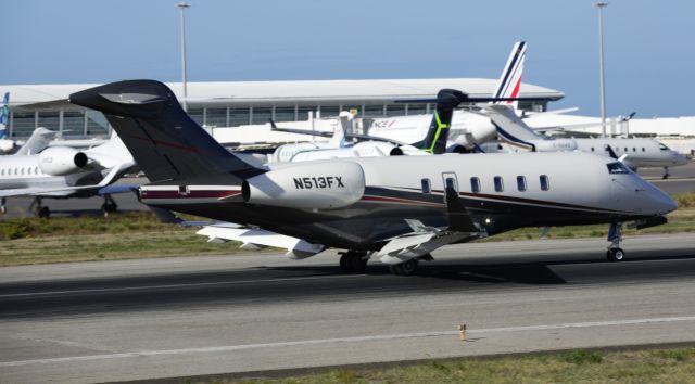 Canadair Challenger 350 (N513FX)