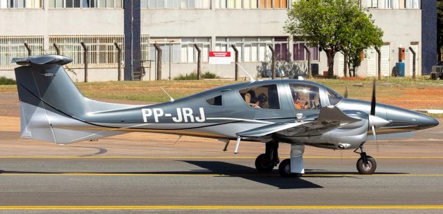 Diamond DA-62 (PP-JRJ) - Taxi para voo.