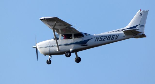 Cessna Skyhawk (N528SV) - On final is this 2004 Cessna Skyhawk 172S in the Autumn of 2019.