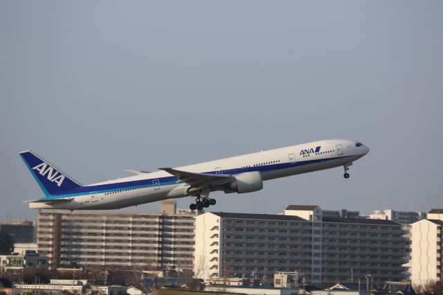 BOEING 777-300 (JA735A)