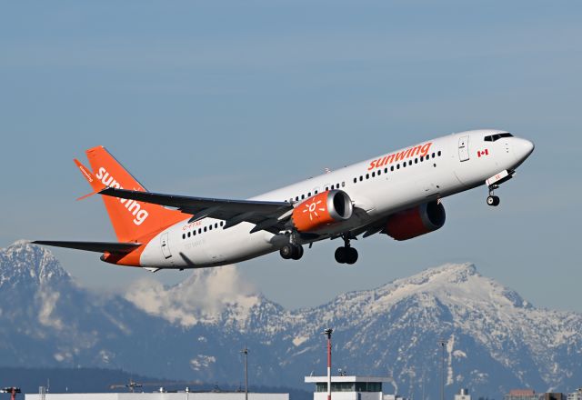 Boeing 737 MAX 8 (C-FTXE)