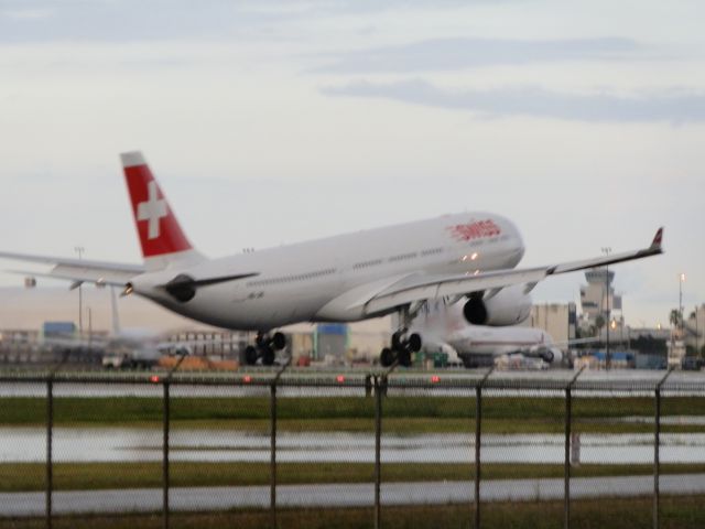 Airbus A330-300 (HB-JHI)