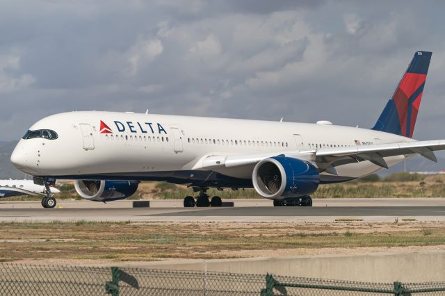 Airbus A350-900 (N570DZ)