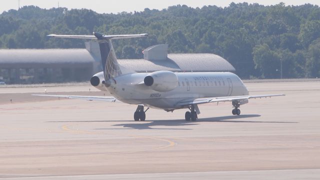 Embraer ERJ-145 (N15932)