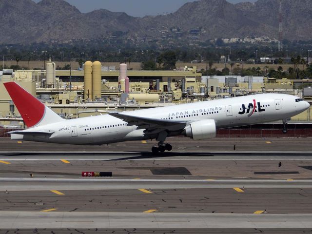 Boeing 777-200 (JA705J) - 777-246ER JA705J Japan Airlines Flight JAL8007 departs from Phoenix Sky Harbor after bringing the Seattle Mariners baseball team back from exhibition games in Japan.