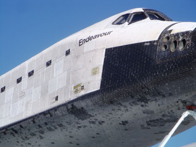 — — - Space Shuttle Orbiter Endeavour (OV105)