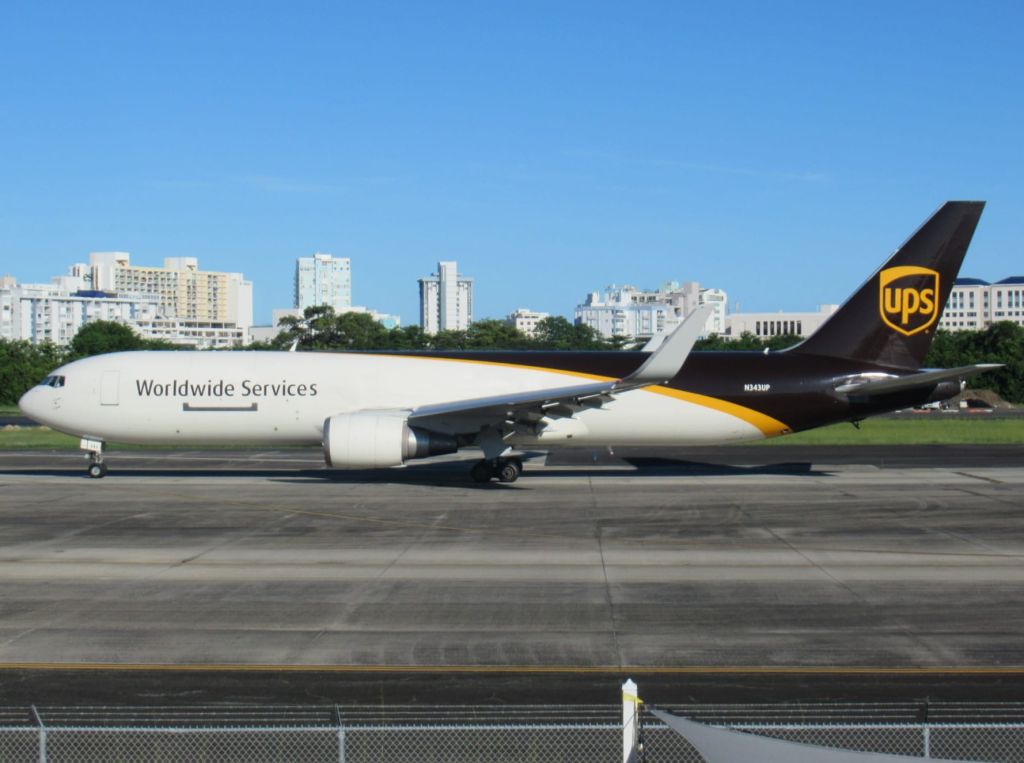 BOEING 767-300 (N343UP)