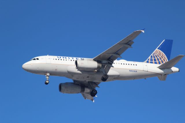 Airbus A319 (N823UA)