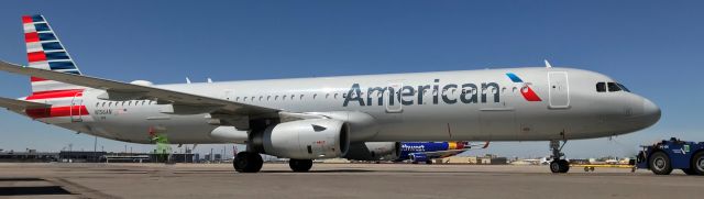 Airbus A321 (N156AN) - Phoenix Sky Harbor International Airport T4 N1 A20 22SEP19