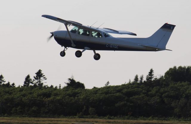 Cessna Skyhawk (C-GYGC) - CYGR-CYQM