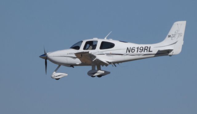 Cirrus SR-22 (N619RL) - On final is this 2005 Cirrus SR-22 in the Winter of 2019.