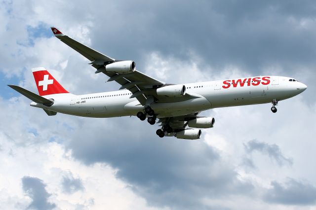 Airbus A330-300 (HB-JMB) - Swiss 54 arriving on 22L