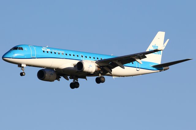Embraer ERJ-190 (PH-EXB)