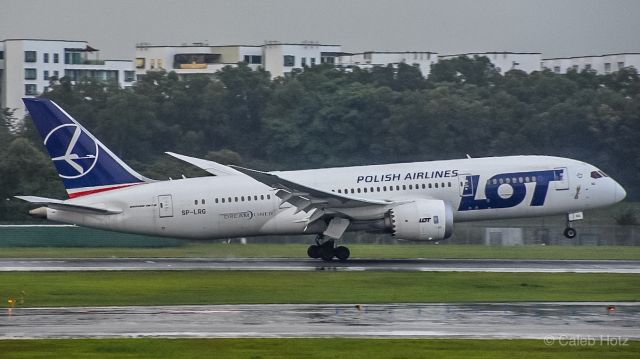 Boeing 787-8 (SP-LRG)