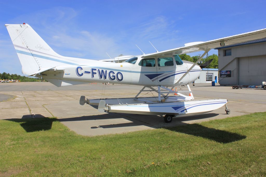 C-FWGO — - C-FWGO Cessna 172 Skyhawk RVA-Aéroport du lac à la Tortue QC. CSL3 08-06-2019.