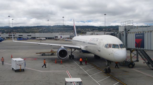 Boeing 757-200 (N557NW)