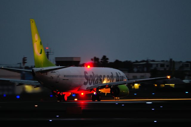Boeing 737-800 (JA804X)