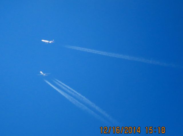 Boeing MD-11 (N608FE) - FedEx flight 900 from MEM to SEA over the Southern Kansas and Missouri State Line at 36,000 feet passing in front of an Atlas Air 747.