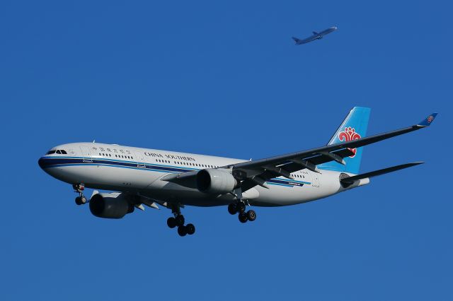 Airbus A330-200 (B-6542)