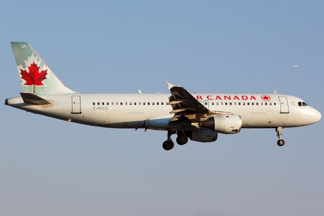 Airbus A320 (C-FKCO) - a rel=nofollow href=http://www.airliners.net/photo/Air-Canada/Airbus-A320-211/2468038/&sid=e58d09efde9681b8ba93846a1e053502http://www.airliners.net/photo/Air-Canada/Airbus-A320-211/2468038/&sid=e58d09efde9681b8ba93846a1e053502/a