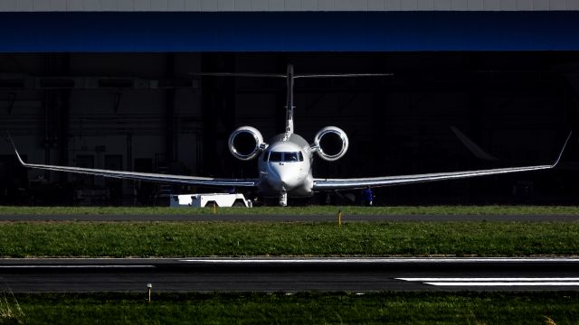 Gulfstream Aerospace Gulfstream G650 (N5CP) - A G650ER owned by Pfizer/Peak Enterprises being pushed into it's hangar at Trenton.