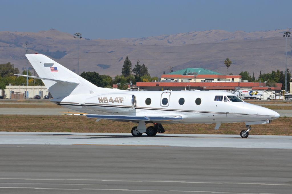 Dassault Falcon 10 (N844F)