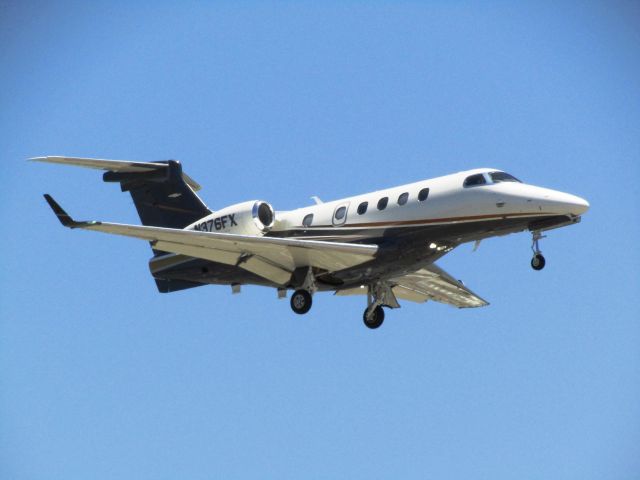 Embraer Phenom 300 (N376FX)