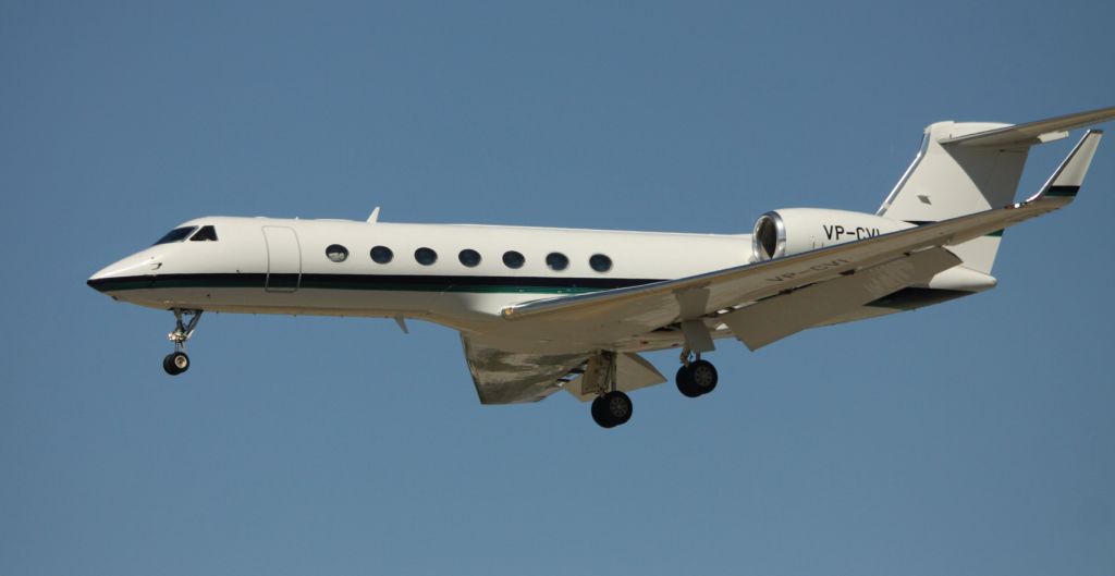 Gulfstream Aerospace Gulfstream V (VP-CVI) - Landing 30L, diverted from SFO  07-06-2013