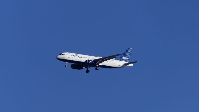 Airbus A320 (N566JB)