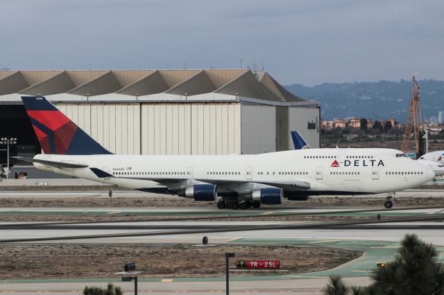 Boeing 747-400 (N666US) - This Boeing 747-400 was at LAX as part of the final Delta 747-400 sports charter operations