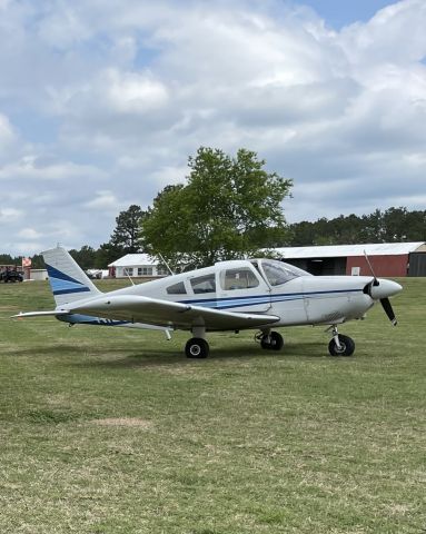 Piper Cherokee (N1995T)