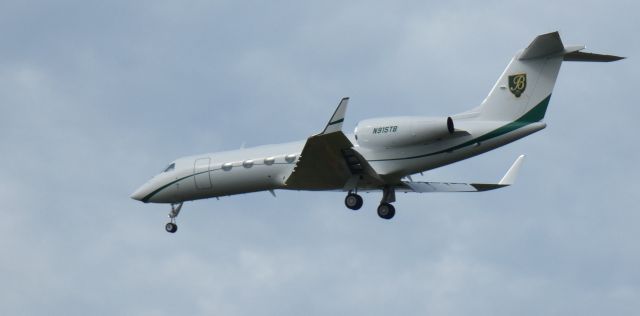 Gulfstream Aerospace Gulfstream IV (N915TB) - On short final is this 2006 Gulfstream 450 in the Autumn of 2022.