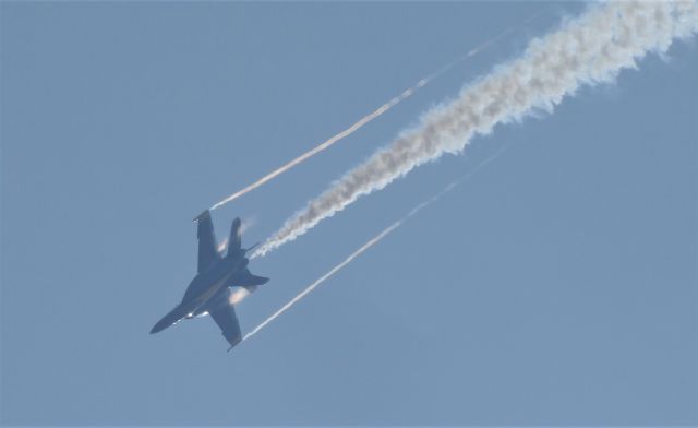 McDonnell Douglas FA-18 Hornet — - Blue Angels F18 inverted at the Thunder over Buffalo Waterfront airshow!!!!!!