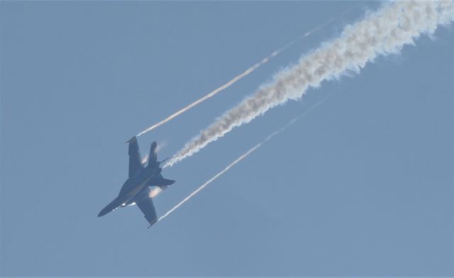 McDonnell Douglas FA-18 Hornet — - Blue Angels F18 inverted at the Thunder over Buffalo Waterfront airshow!!!!!!