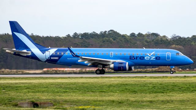 Embraer ERJ-190 (N126BZ) - Finally I've caught a Breeze aircraft, and its one of their lovely E190 examples! Departing for BTR as "Moxy 6495" after an overnight charter and rest.