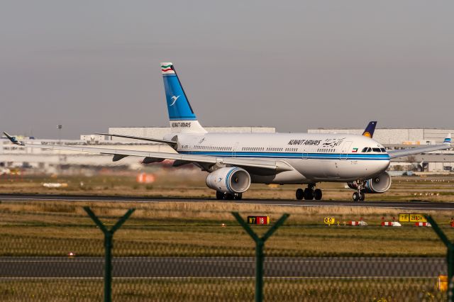 9K-APD — - 9K-APD Kuwait Airways Airbus A330-243 departing to Kuwait (KWI / OKBK) on Runway18@ Frankfurt - Rhein-Main International (FRA / EDDF) / 30.10.2016