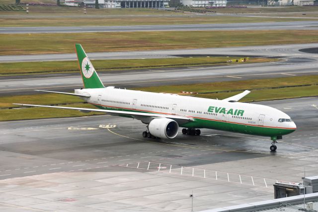 BOEING 777-300 (B-16720)