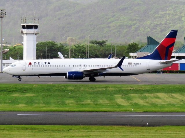 Boeing 737-900 (N868DN)