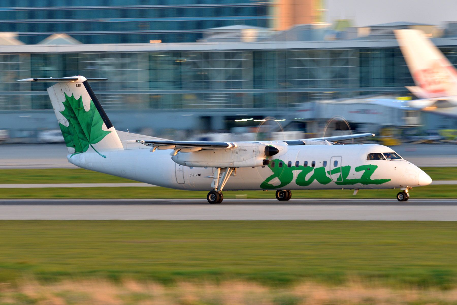 de Havilland Dash 8-300 (C-FSOU)