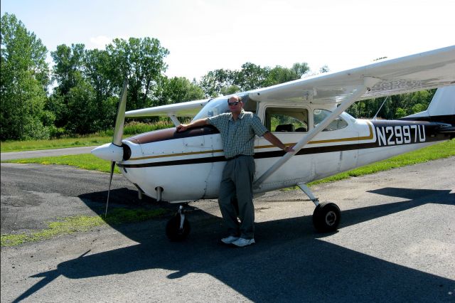 Cessna Skyhawk (N2997U) - Photo at Camillus Airport, NY2 2008