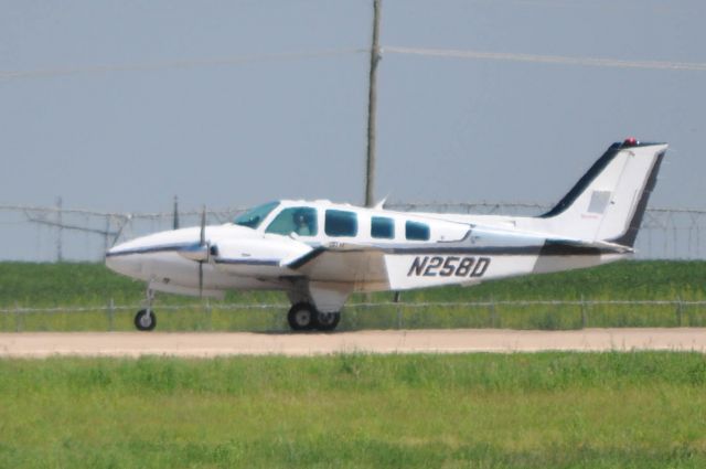 Beechcraft Baron (58) (N258D)