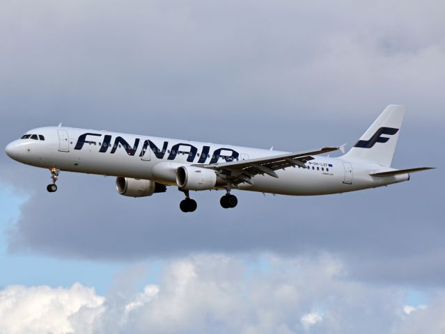 Airbus A321 (OH-LZF)