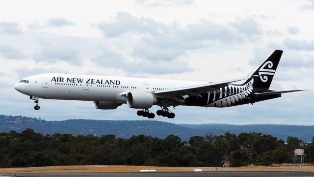 BOEING 777-300ER (ZK-OKM) - Boeing 777-300ER Air New Zealand ZK-OKM rwy 03 YPPH 22nd February 2020