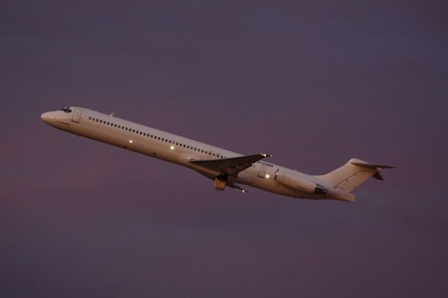 McDonnell Douglas MD-83 (N125MN)