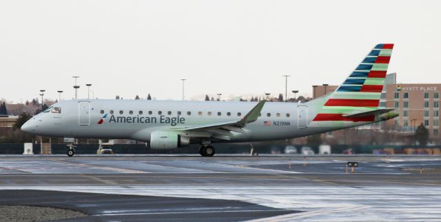 Embraer 175 (N219NN) - Morning departure on 16R after a frosty RON stay at RNO.