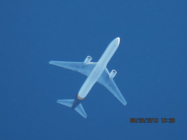 BOEING 767-300 (N348UP)