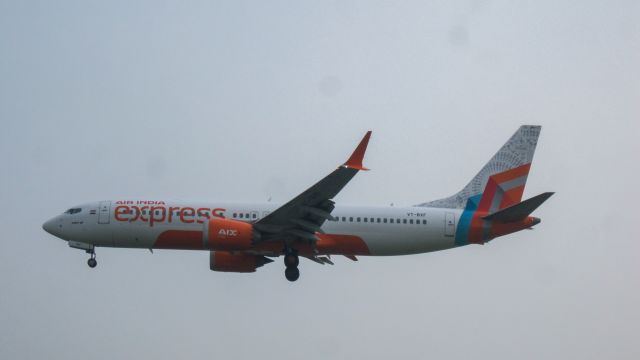 Boeing 737-700 (VT-BXF)