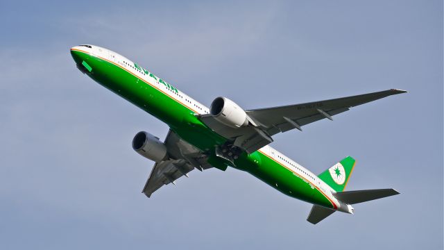 BOEING 777-300 (B-16718) - BOE426 climbs from Rwy 34L after a touch / go landing during a flight test on 4/10/14. (LN:1189 / cn 43289).