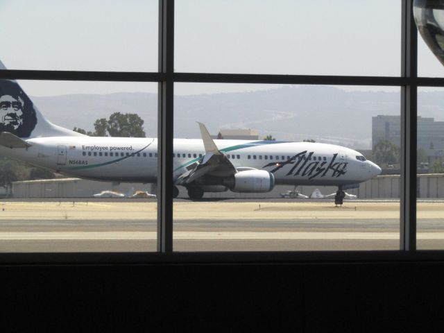 Boeing 737-800 (N568AS) - Taxiing RWY 20R